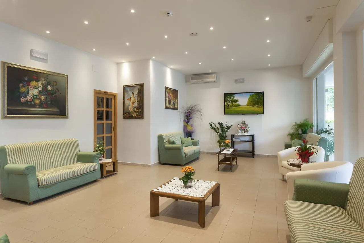 Hotel Ala Ριτσιόνε