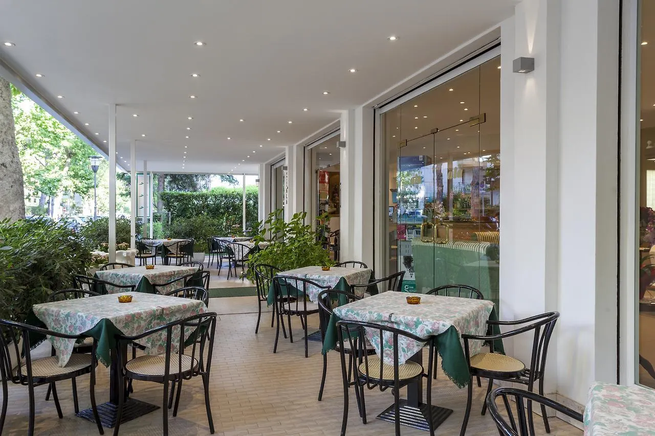 Hotel Ala Ριτσιόνε