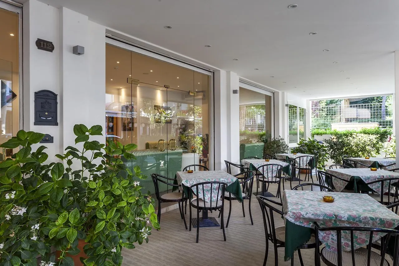 Hotel Ala Ριτσιόνε
