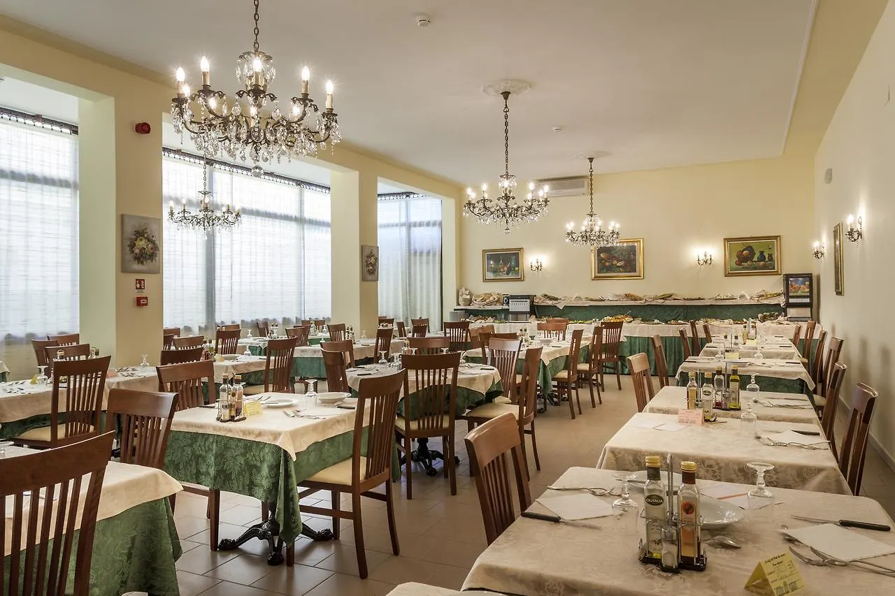Hotel Ala Ριτσιόνε