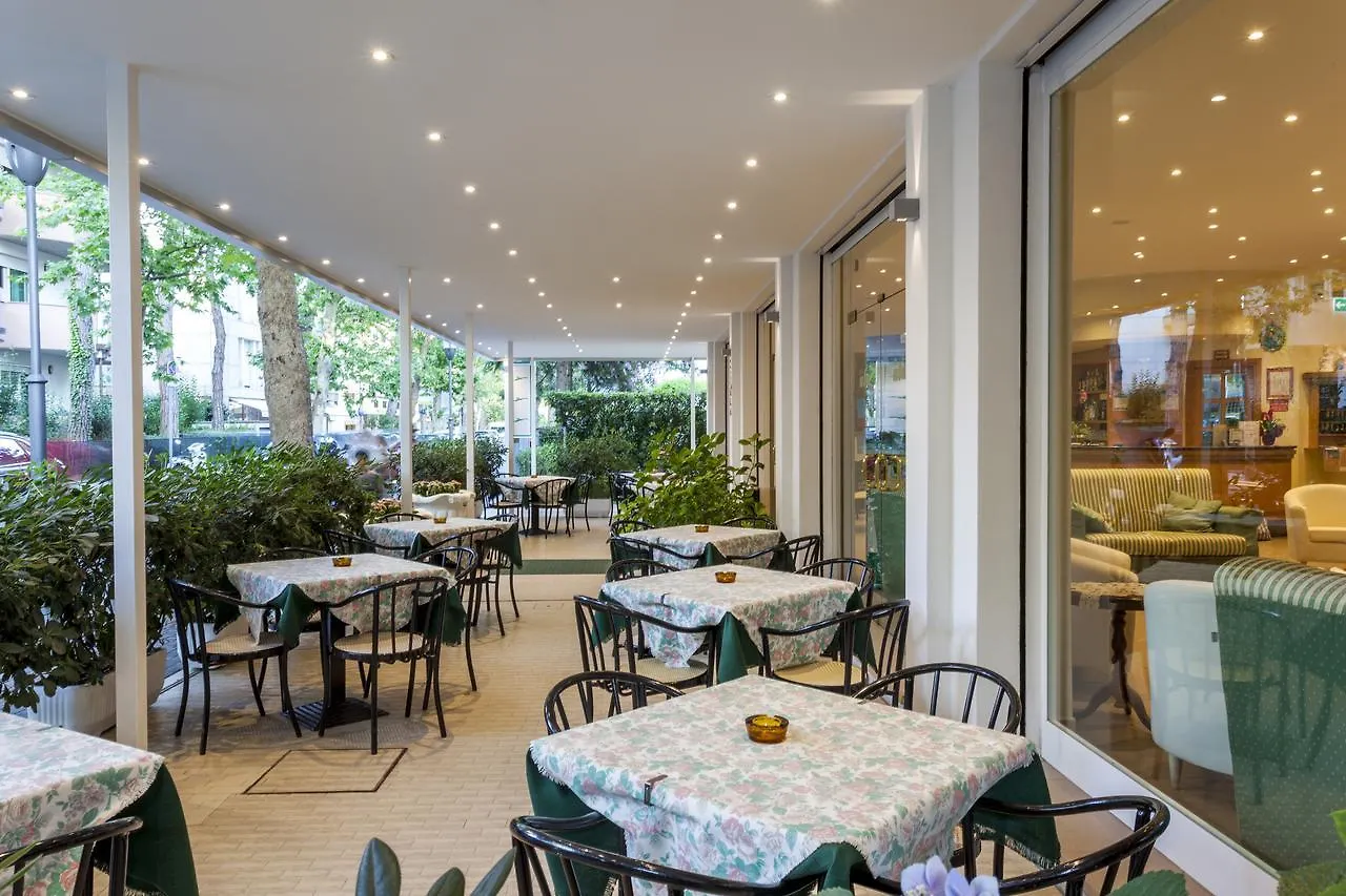 Hotel Ala Ριτσιόνε 2*,