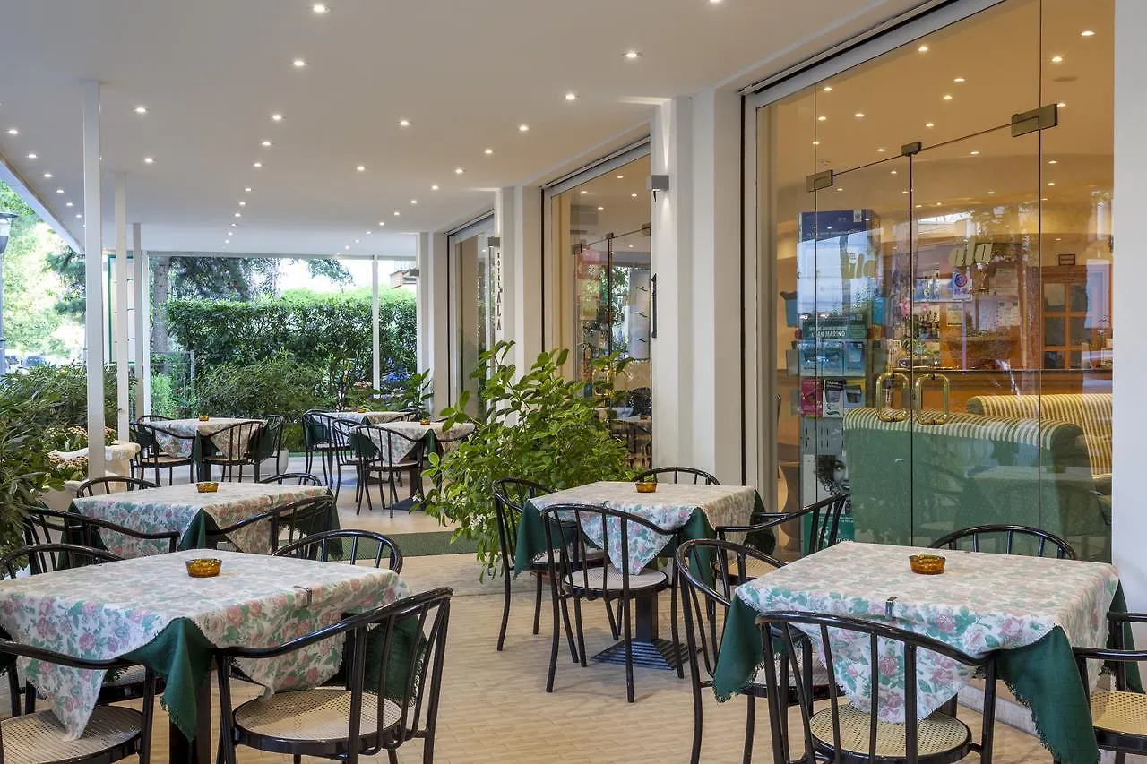 Hotel Ala Ριτσιόνε